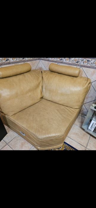 Vendo sofá, aparador e mesa com 6 cadeiras