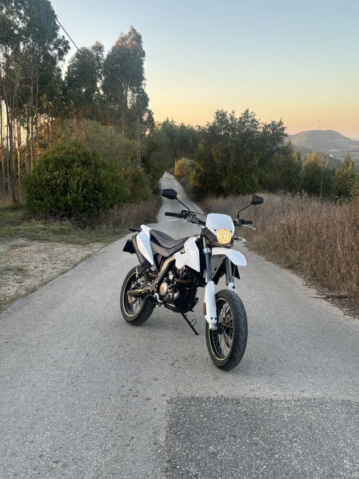Vendo U M..125 com ciliindro 150cc