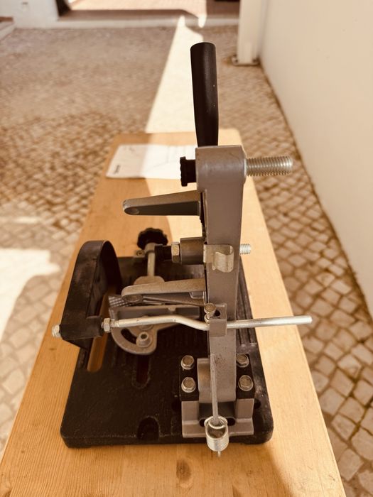 Suporte rebarbadora angular