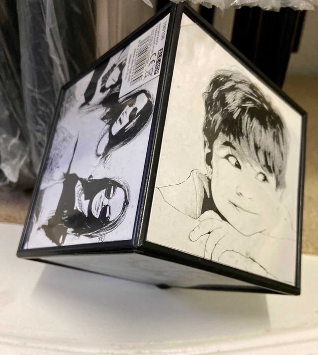 Moldura em forma de Cubo