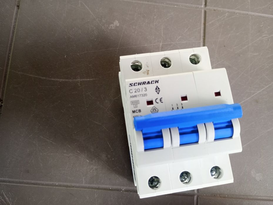 Wyłącznik roznicowopradowy schrack 40A