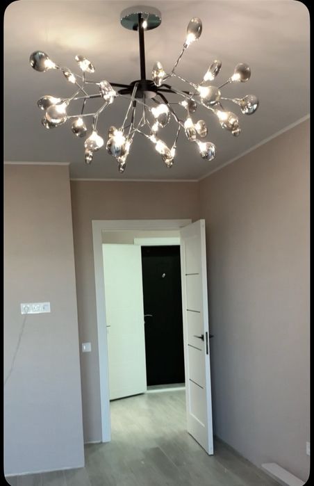 Люстра б/у  на 34 діодних лампочки