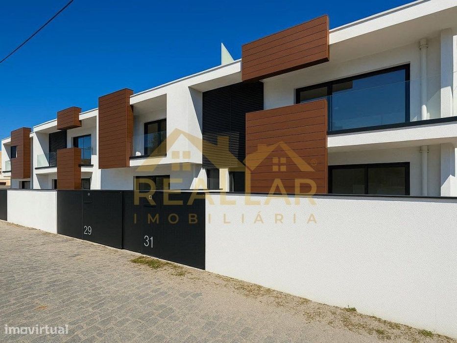 Moradias T4 de Luxo em Canidelo com Terraço Panorâmico a 750m da Praia