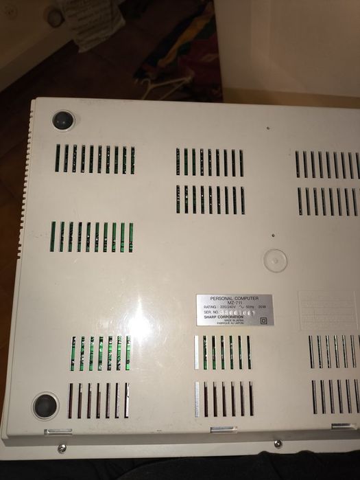 Sharp MZ-700 Computador antigo
