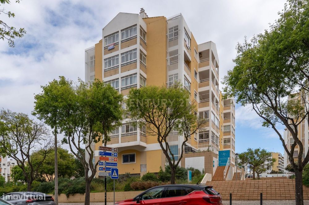 Clínica Dentária Equipada no Centro de Portimão – Oportunidade de Inve
