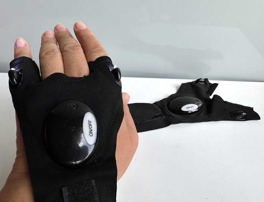 Рукавичка з підсвічуванням Atomic Beam Hand-Free Right Black.