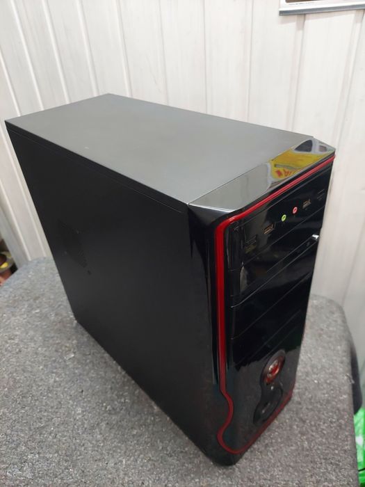 Komputer stacjonarny Windows 10 Ładna obudowa. Sprawny.