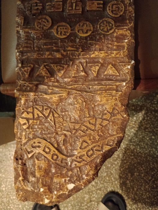 Płaskorzeźba gipsowa