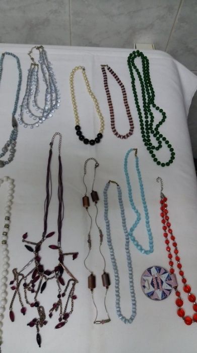 Colares e fios para senhora
