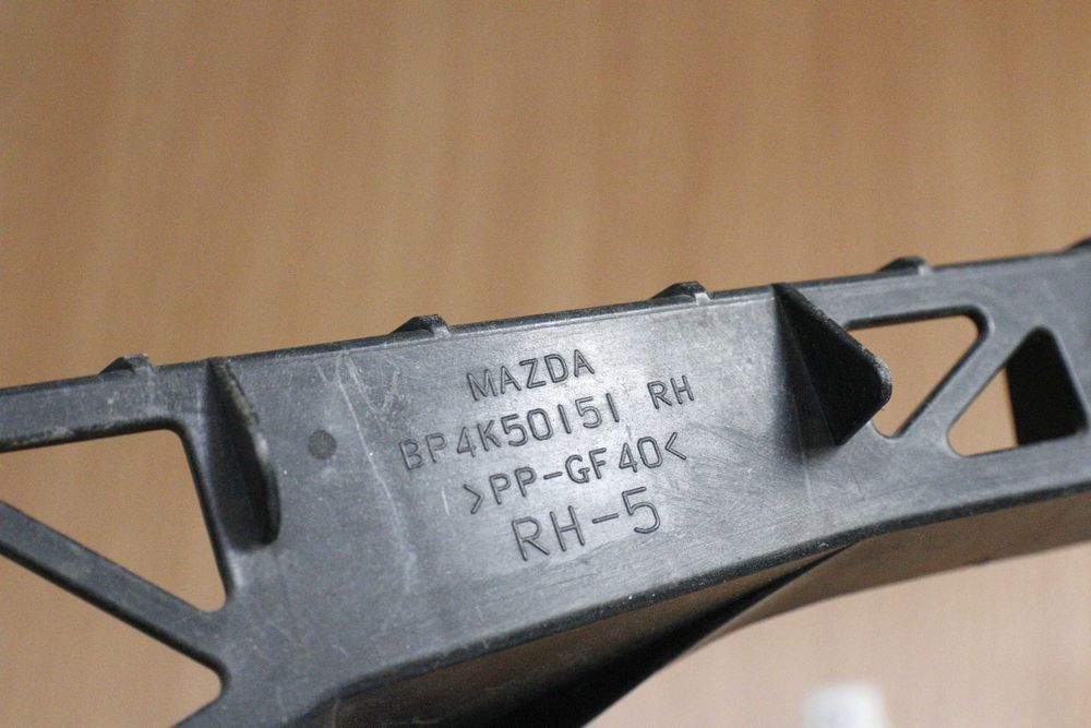4872 ślizg lampy PRAWY przód MAZDA 3 BK BP4K50151