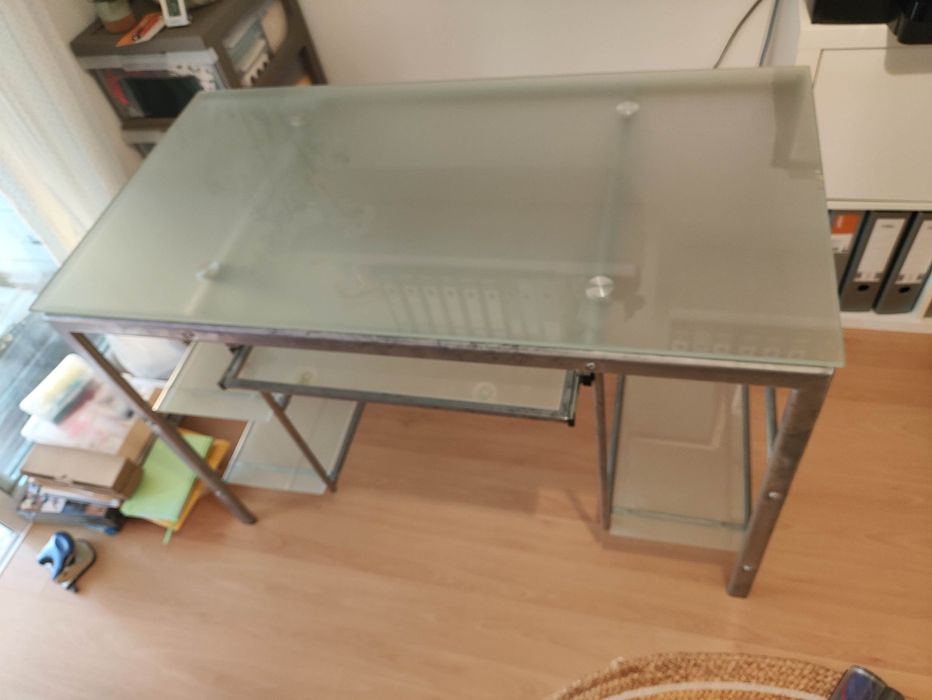 Mesa de secretária para PC como nova