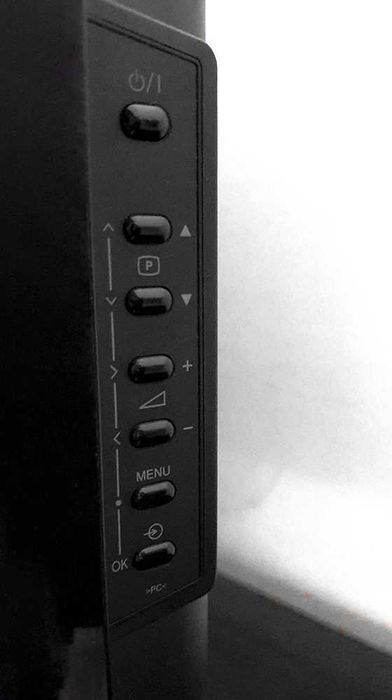 TV Toshiba Rezga 32 polegadas com comando e base amovível