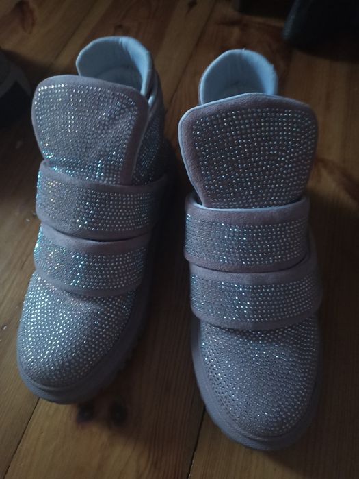 Жіночі уги осінь -зима