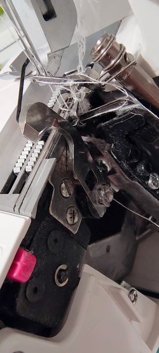 Продам свій оверлок janome artstyle 4057