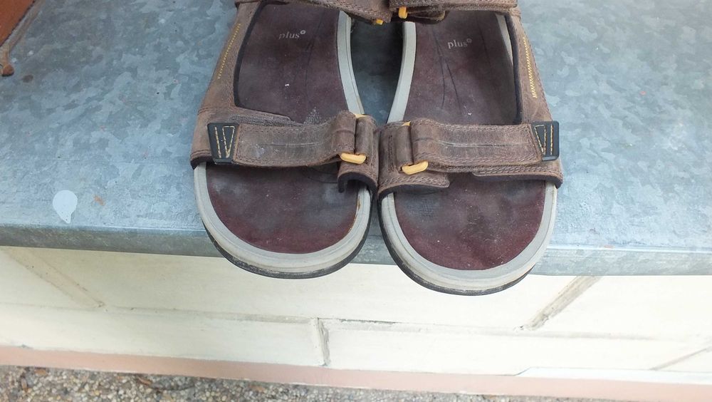 Super sandały skóra marki Clarks plus w roz 44 1/2