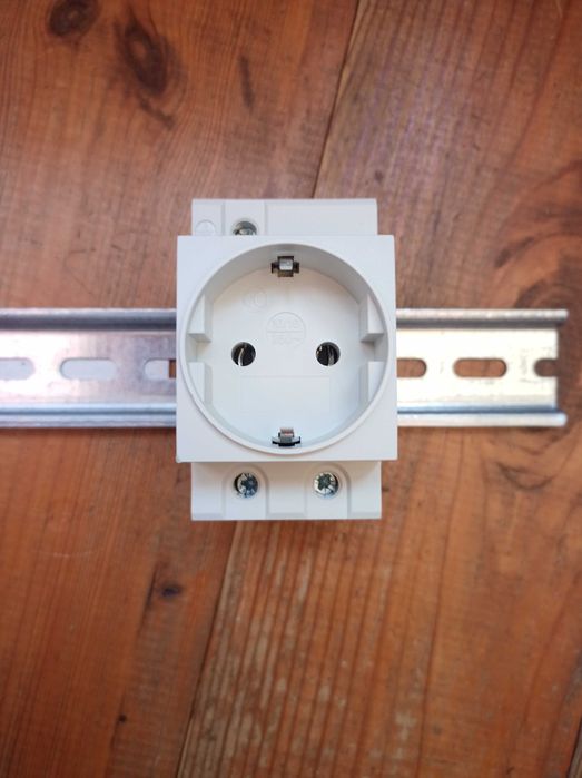 Розетка на DIN рейку CNC