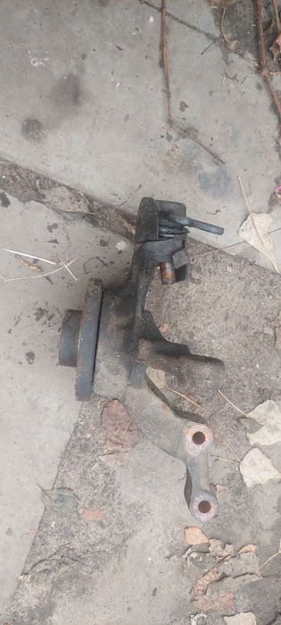 Поворотний кулак правий цапфа рено лагуна 2 reno laguna 2