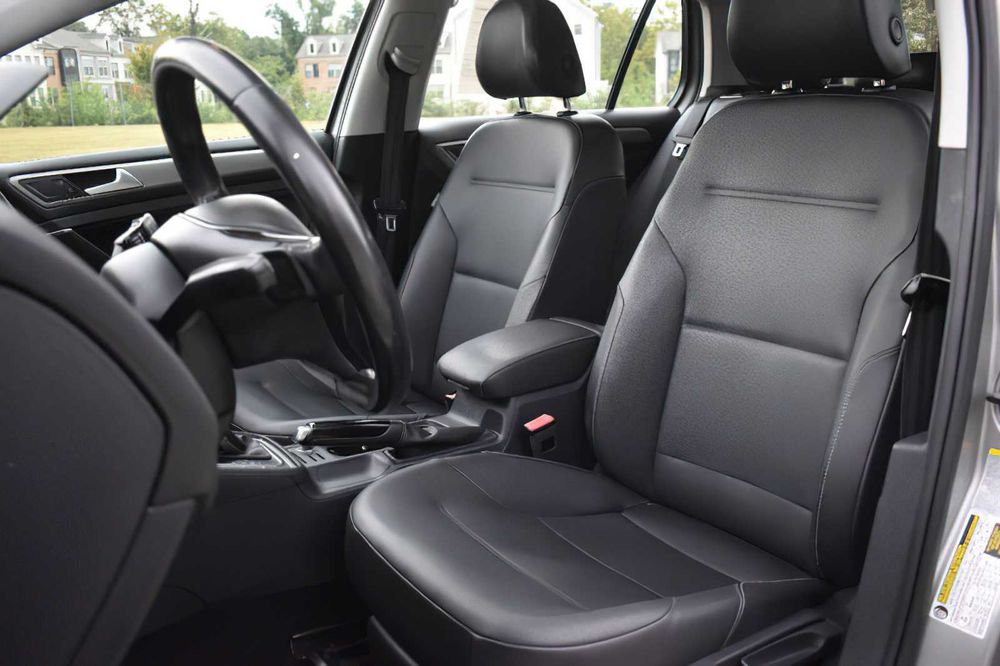 Volkswagen Golf S      2015