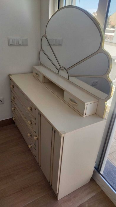 Cómoda Vintage com Espelho Estilo Concha!