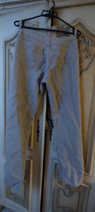 Damskie spodnie jeansowe marki Vertus, rozmiar 28