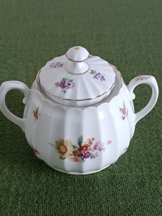 Stara porcelanowa cukiernica