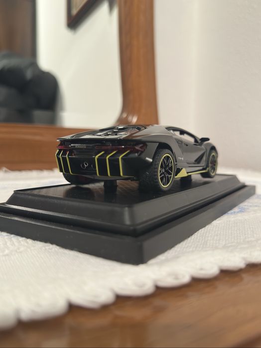 Vendo carro miniatura escala 1:32