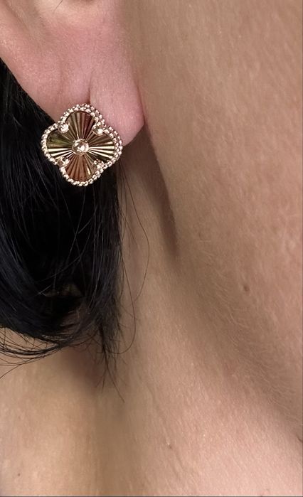 Сережки конюшина з лазерним гравіюв 0.9-1.4см (2.2-3.5г) золото 585 пр