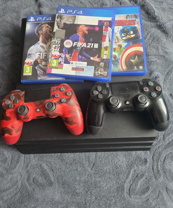 PlayStation 4 Pro 1TB + 2 pady + gry