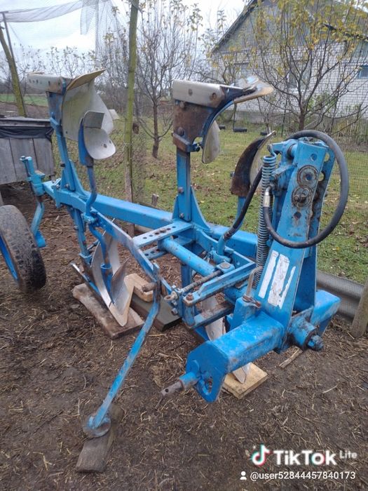 Двох корпусний переворотний плуг