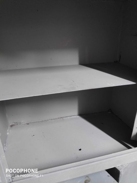 Шафа металева, сейф середній, малий.