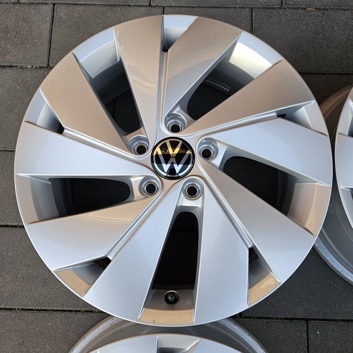 Диски R17 5x112 Volkswagen Golf 8 original стан нових з Німеччини