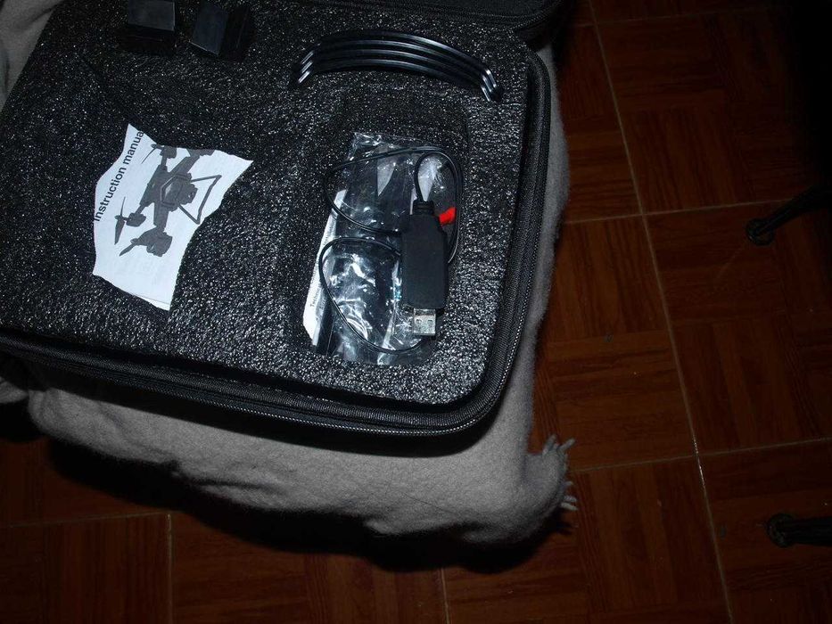 vendo drone completamente novo só voou duas vezes dentro da embalagem.