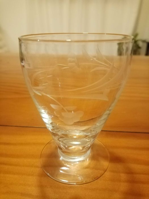 Conjunto de copos e garrafa para licor