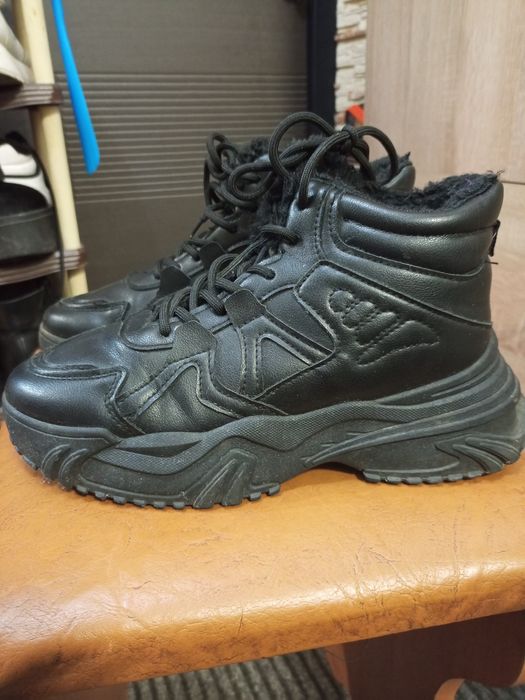 Кросівки жіночі з хутром