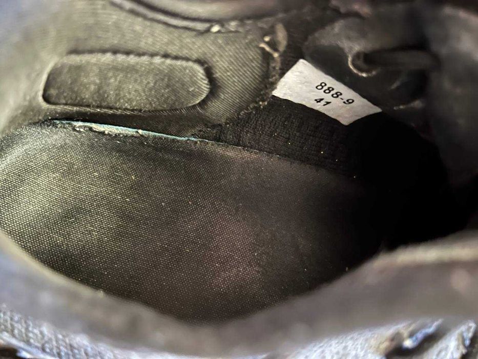 Кросівки Adidas Yeezy Boost в чудовому стані, устілка 26 см, розмір 41