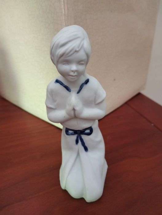 Par de Estatuetas em Porcelana Biscuit (13cm) - Crianças a Rezar / Comunhão
