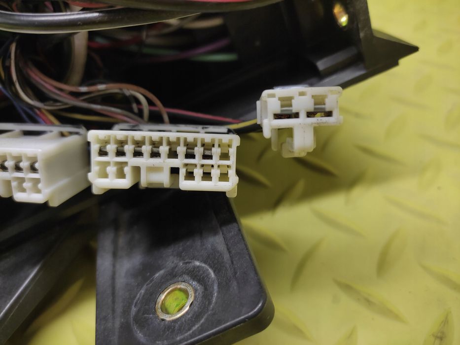 lexus rx300 3.0 v6 skrzynka bezpieczników