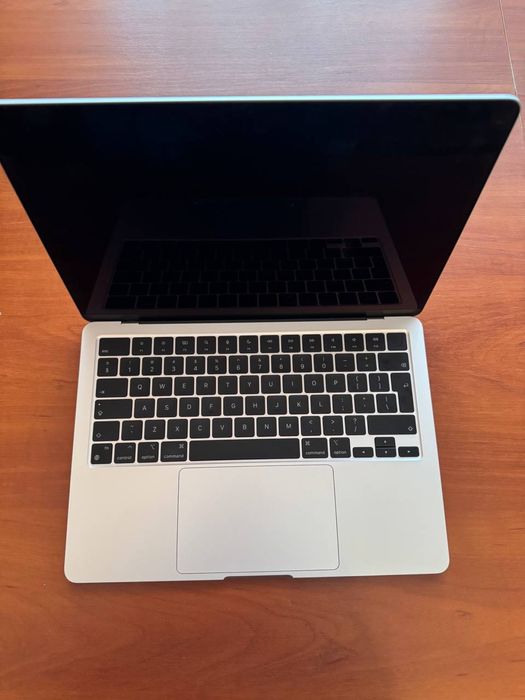 MacBook Air 13.6 2022 M2 8ram 256ssd