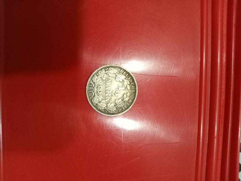 Продам монету 1/2 марк