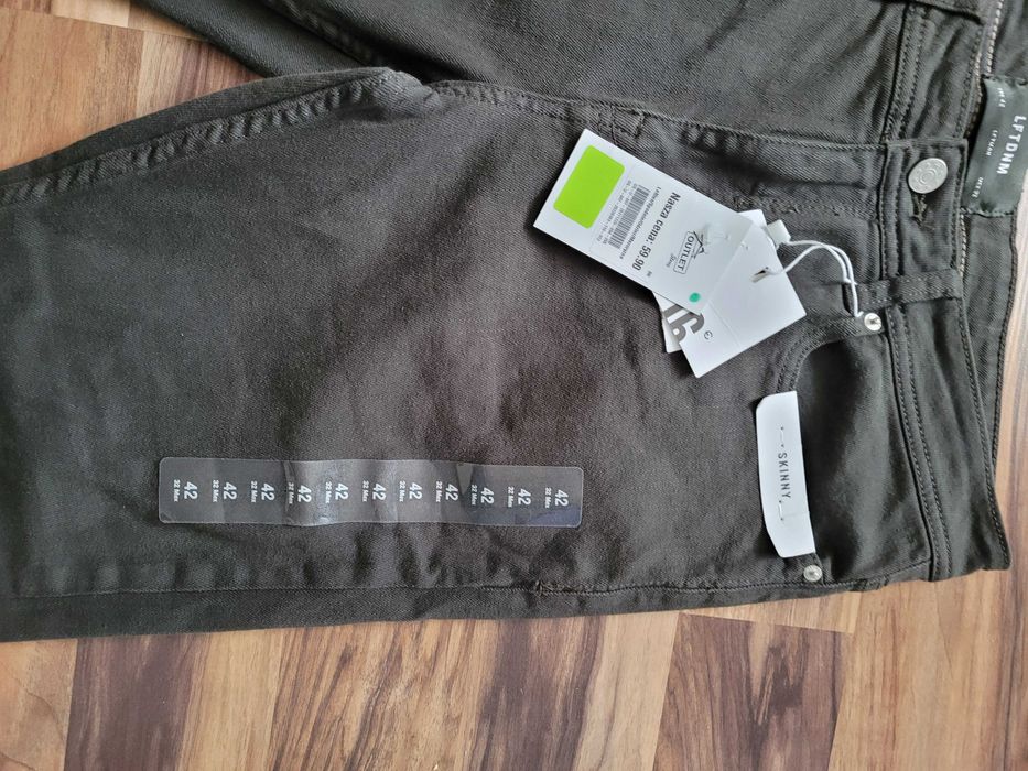 Spodnie męskie nowe 42