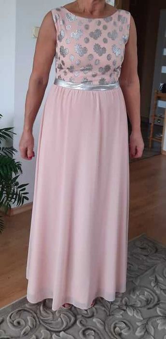Sukienka elegancka na wyjście.