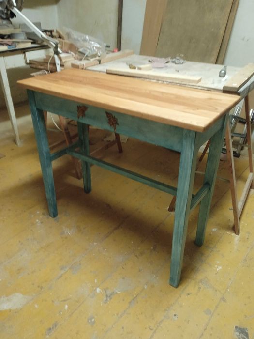 Konsolka, stolik pomocniczy