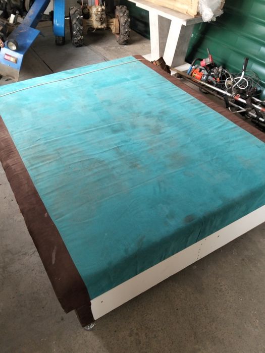 Двух спальне ліжко та двух спальний добротний диван кровать