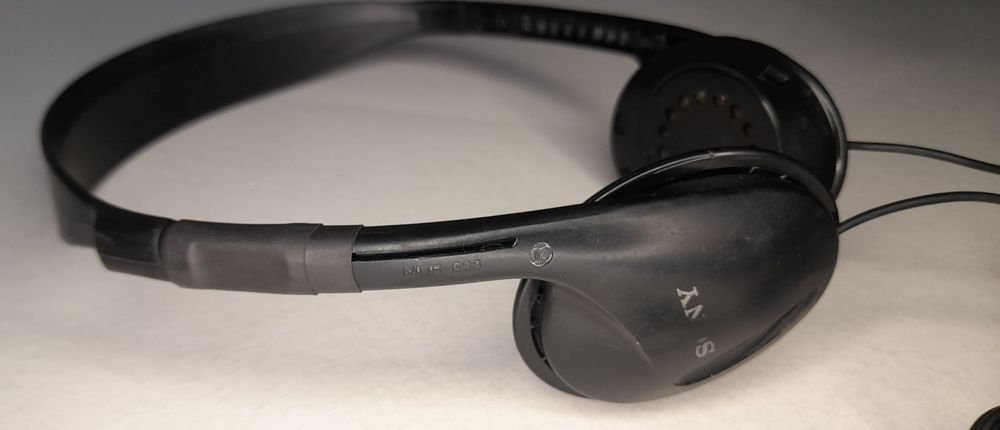 Наушники от кассетного плеера Sony MDR-023.