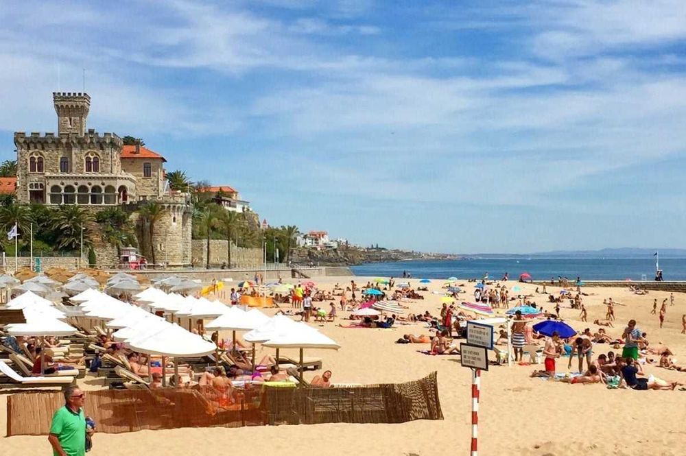 Quarto Cascais-Estoril, em vivenda  de alto  padrão.