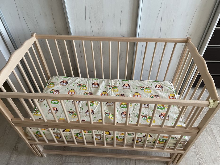 Продам кроватку с маятником и матрас