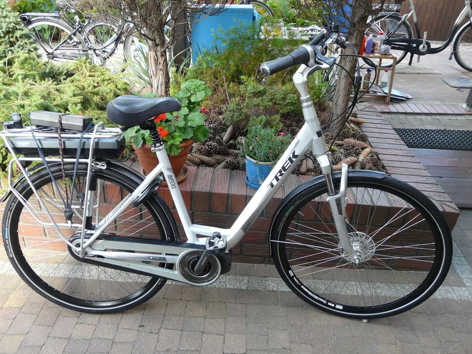 Rower elektryczny TREK LM500+,28"/50 central  Shimano-ładny sprawny