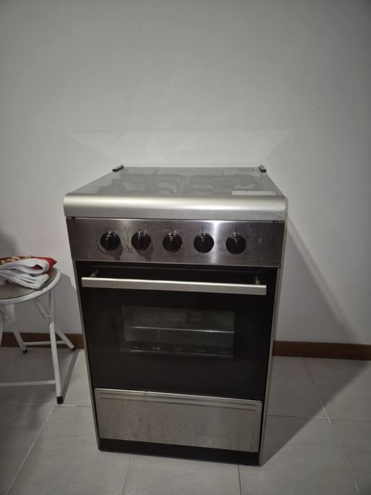 Fogão a gás com pouco uso