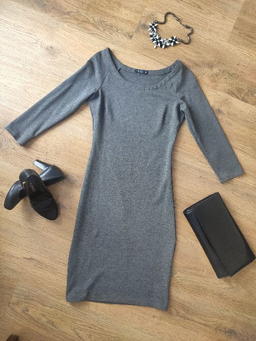 Szara dopasowana sukienka