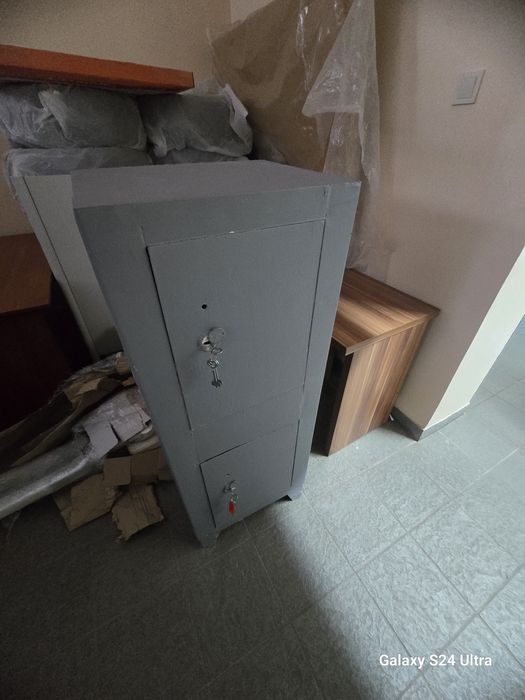 Продам сейф з ключами